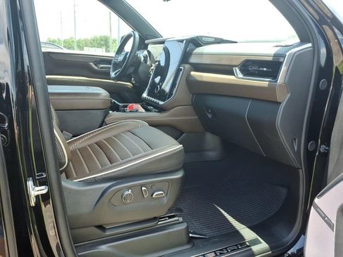Used 2025 GMC Yukon Denali Ultimate AWD/4WD image 12