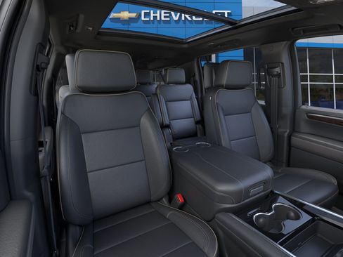 New 2025 Chevrolet Suburban Premier image 16