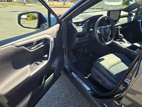 Used 2025 Toyota RAV4 XSE w/ Advanced Technology Package image 19