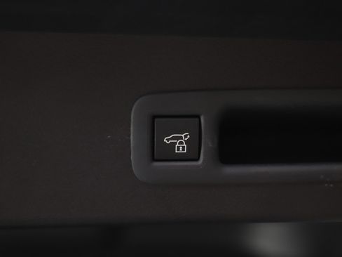 Used 2025 Toyota Sienna XSE image 18