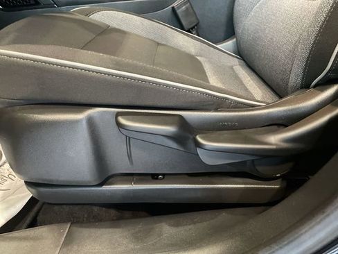 Used 2025 Chevrolet TrailBlazer LT FWD image 16