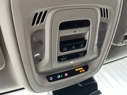 Used 2023 Buick Envision Avenir AWD/4WD image 17