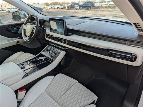 Used 2022 Lincoln Aviator Black Label w/ Dynamic Handling Package image 16