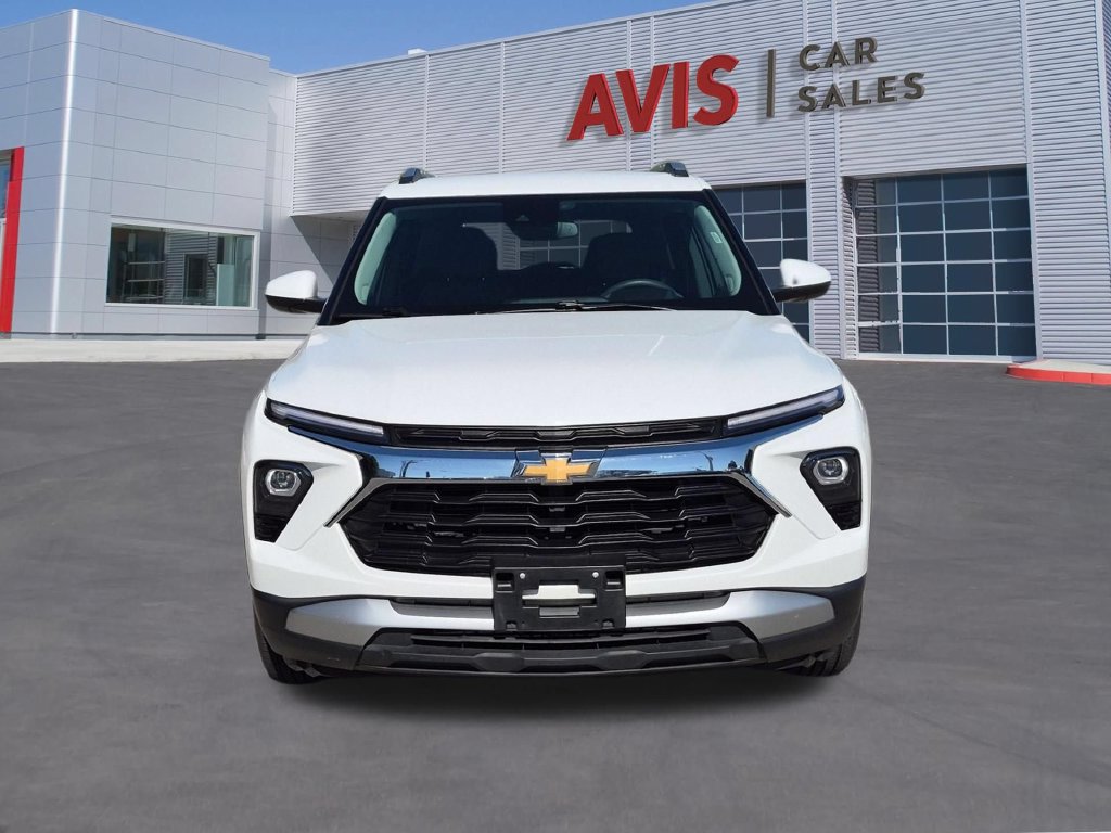 Used 2025 Chevrolet TrailBlazer LT AWD/4WD image 2