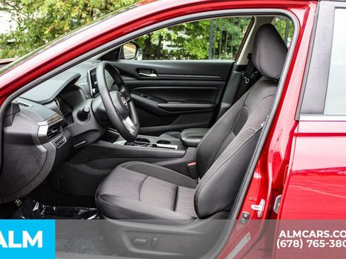 Used 2025 Nissan Altima 2.5 SV FWD image 17