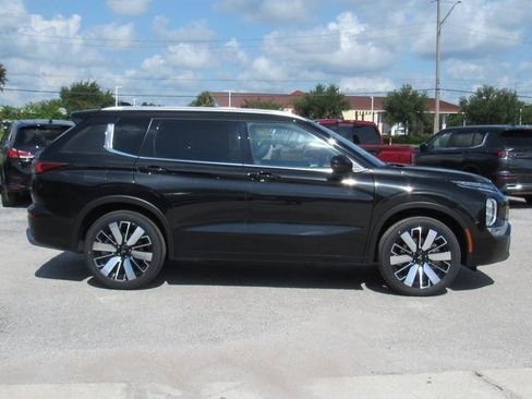 New 2025 Mitsubishi Outlander SEL image 2