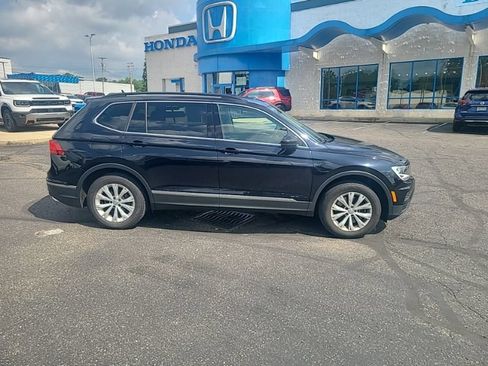 Used 2018 Volkswagen Tiguan SE w/ Panoramic Sunroof Package AWD/4WD image 6