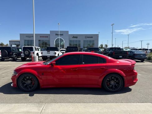 Used 2022 Dodge Charger SRT Hellcat w/ Carbon/Suede Interior Package RWD image 5