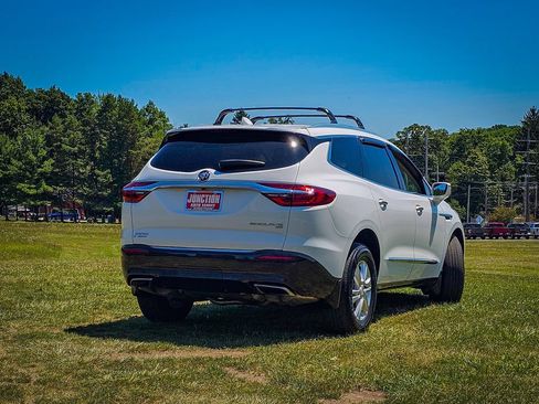 Used 2019 Buick Enclave Essence AWD/4WD image 3