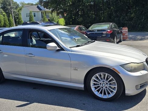 Used 2011 BMW 335i xDrive Sedan AWD/4WD image 4
