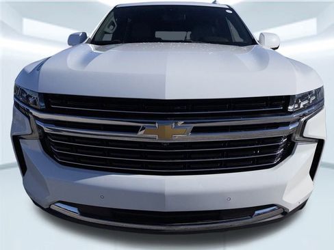 Used 2022 Chevrolet Suburban LT w/ LT Signature Plus Package image 2