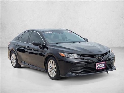 Used 2020 Toyota Camry LE FWD image 3
