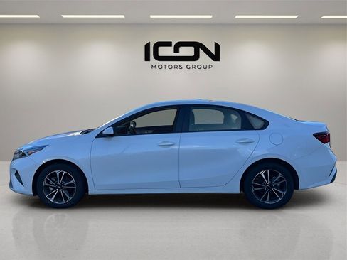 Used 2024 Kia Forte LXS image 2