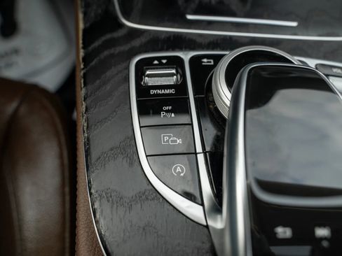 Used 2018 Mercedes-Benz E 300 E 300 4MATIC Sedan 4D w/ Premium 1 Package image 31