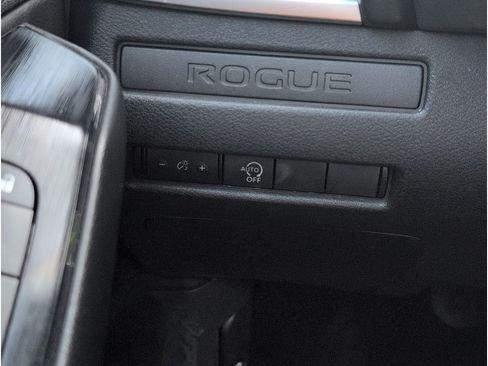 Used 2023 Nissan Rogue S image 27