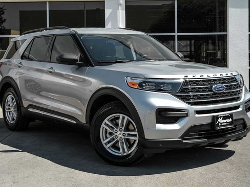 Used 2021 Ford Explorer XLT RWD image 6