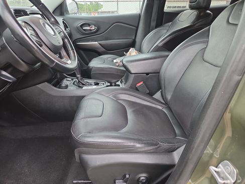 Used 2019 Jeep Cherokee Limited image 5