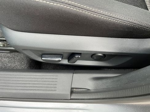 Used 2025 Nissan Rogue SV FWD image 22