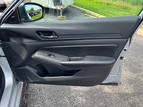 Used 2024 Nissan Altima 2.5 S FWD image 18