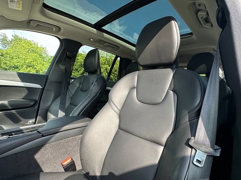 Used 2025 Volvo XC90 B5 Core AWD/4WD image 13