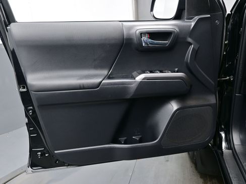 Used 2023 Toyota Tacoma TRD Sport w/ Advanced Technology Package image 9