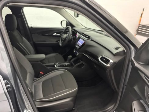 Used 2022 Chevrolet TrailBlazer LT w/ Convenience Package FWD image 40