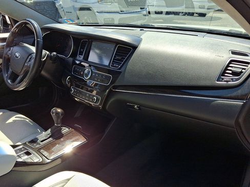 Used 2016 Kia Cadenza Limited FWD image 10