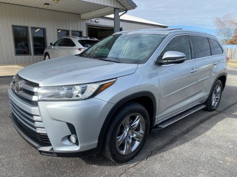Used 2018 Toyota Highlander Limited Platinum image 2