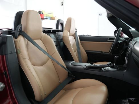 Used 2011 MAZDA MX-5 Miata Grand Touring w/ Premium Pkg RWD image 40