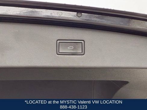 Certified 2022 Volkswagen Tiguan SE R-Line image 24