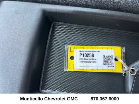 Used 2023 Chevrolet Silverado 1500 LT AWD/4WD image 23