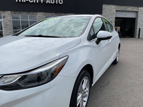 Used 2017 Chevrolet Cruze LT w/ Convenience Package FWD image 2