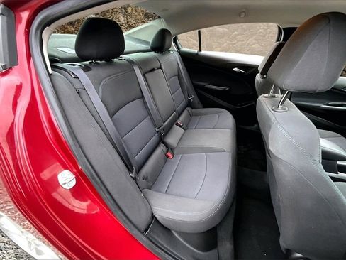 Used 2018 Chevrolet Cruze LT image 23