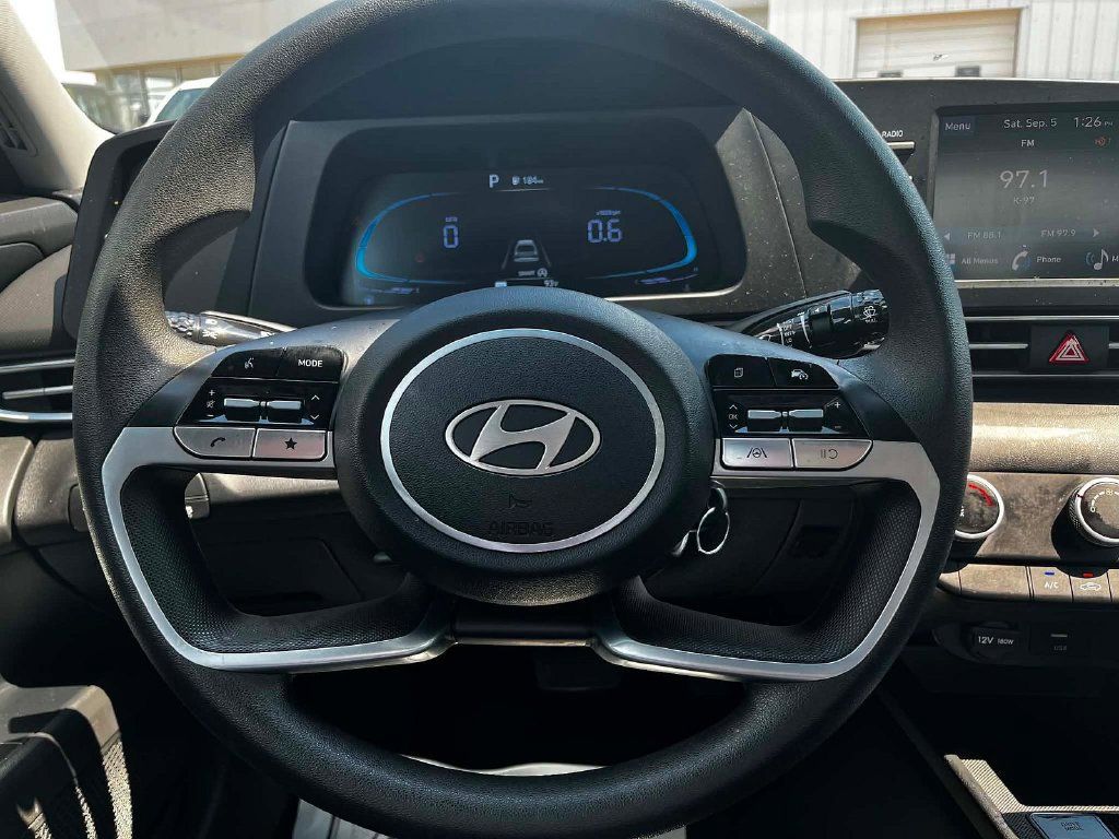 Used 2026 Hyundai Elantra SE FWD image 10