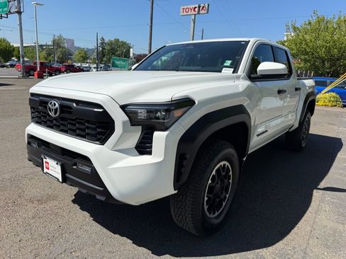 Used 2024 Toyota Tacoma TRD Off-Road AWD/4WD image 4