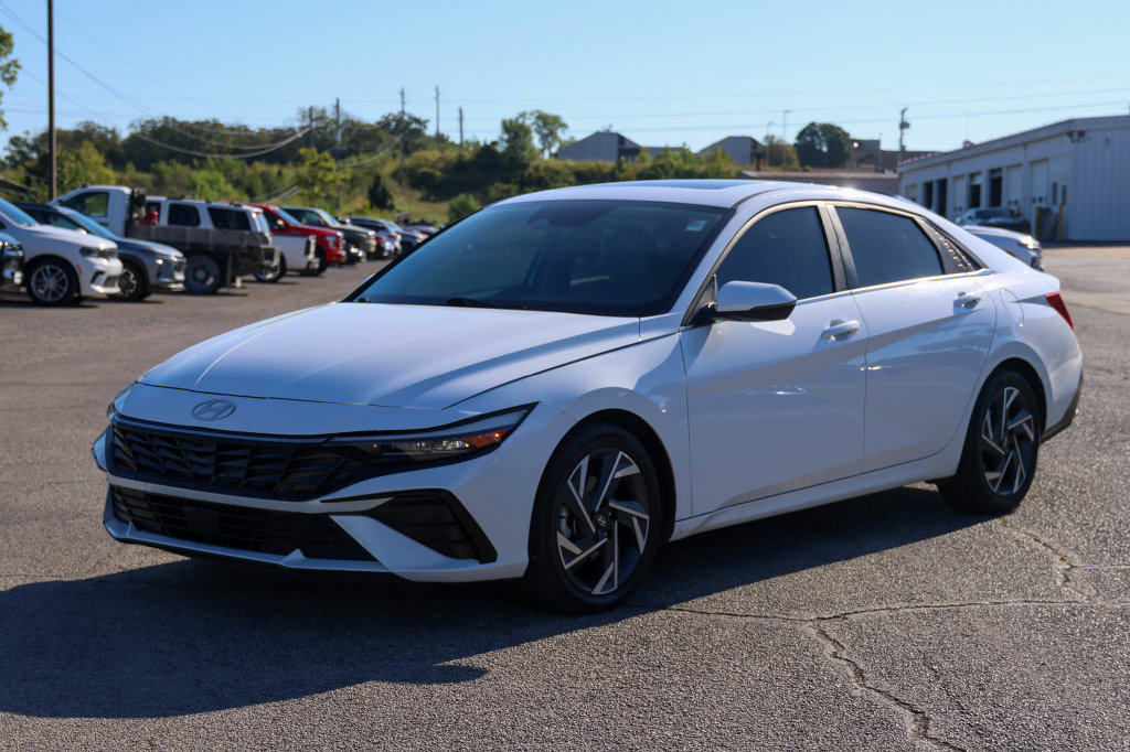 Used 2025 Hyundai Elantra Limited FWD image 6