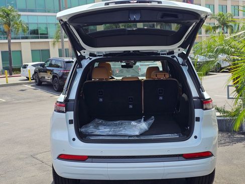 New 2026 Jeep Grand Cherokee Summit AWD/4WD image 7