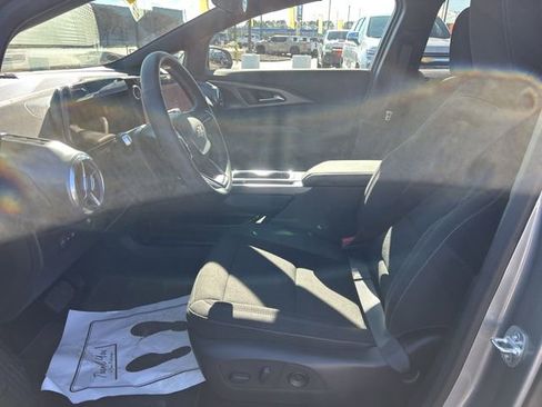 New 2026 Chevrolet Equinox EV LT image 15