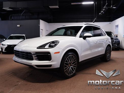 Used 2023 Porsche Cayenne AWD/4WD image 3
