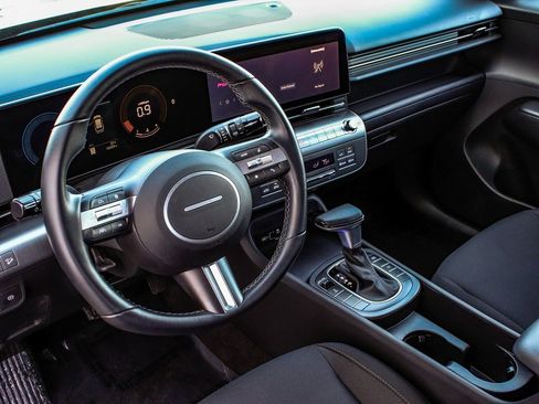 Used 2025 Hyundai Kona SEL image 15