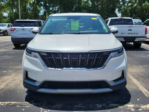 Used 2022 Kia Carnival LX FWD image 2