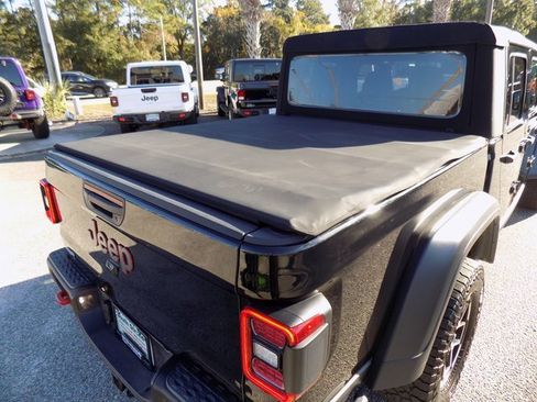 Certified 2024 Jeep Gladiator Rubicon w/ Technology Group image 7