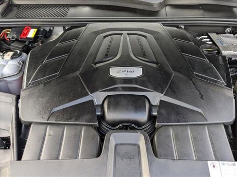 Used 2020 Porsche Cayenne S image 23