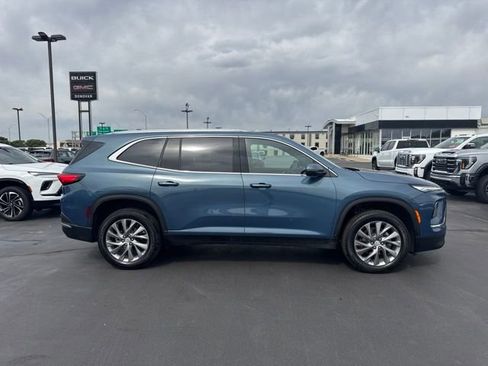 Used 2025 Buick Enclave Preferred AWD/4WD image 2