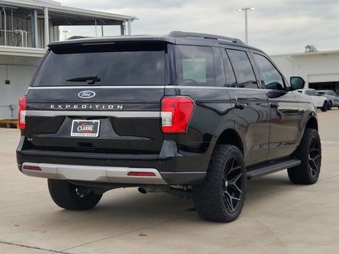 Used 2024 Ford Expedition XLT AWD/4WD image 5