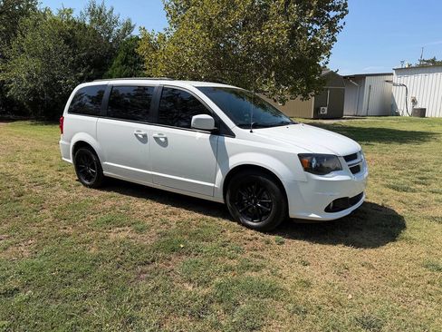 Used 2019 Dodge Grand Caravan GT FWD image 3