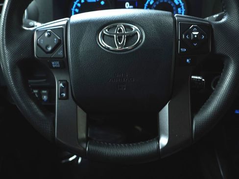 Used 2017 Toyota Tacoma TRD Sport image 16