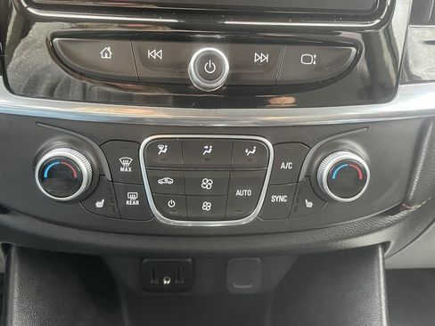 Used 2018 Chevrolet Traverse LT image 41