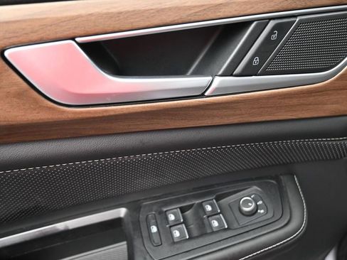 Used 2024 Volkswagen Atlas SE FWD image 6