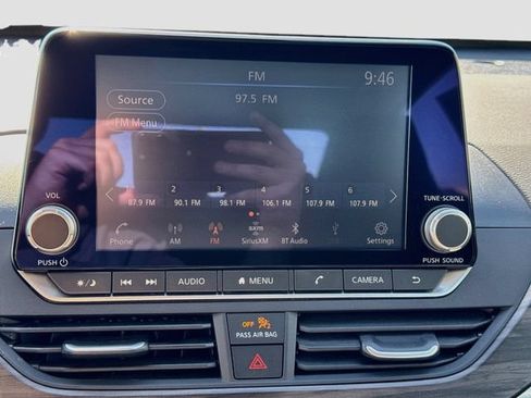Used 2025 Nissan Altima 2.5 SV FWD image 14